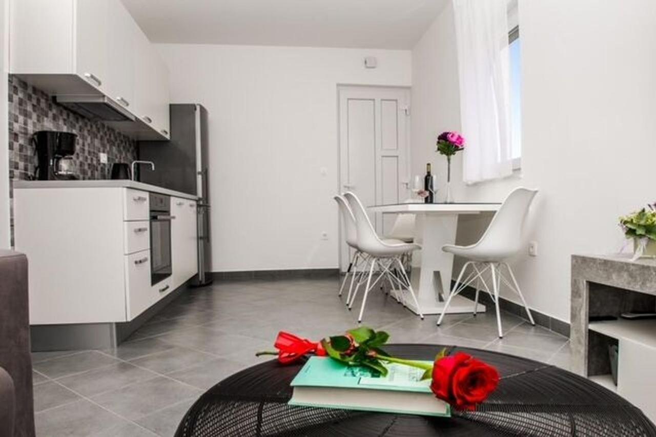 רוגוזניצה Apartments Zdeslav מראה חיצוני תמונה
